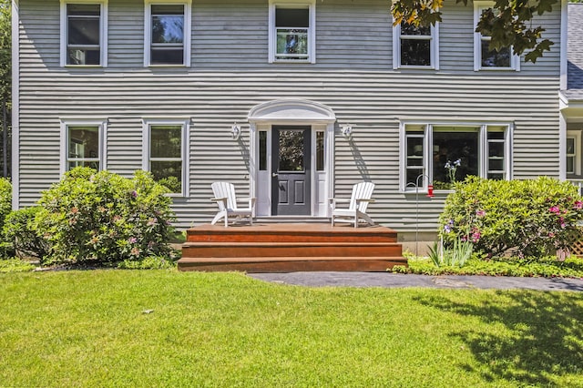 15 Harvey Brook Dr, Freeport, ME 04032 - colonial house with a front lawn
