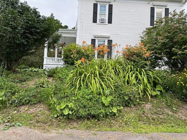 14 Elm St, Houlton, ME 04730