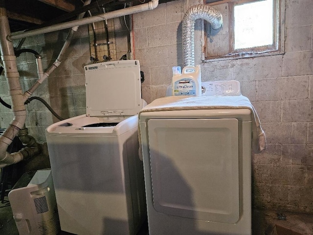28 Varnum Pond Rd, Temple, ME 04984 - laundry area featuring washer and clothes dryer