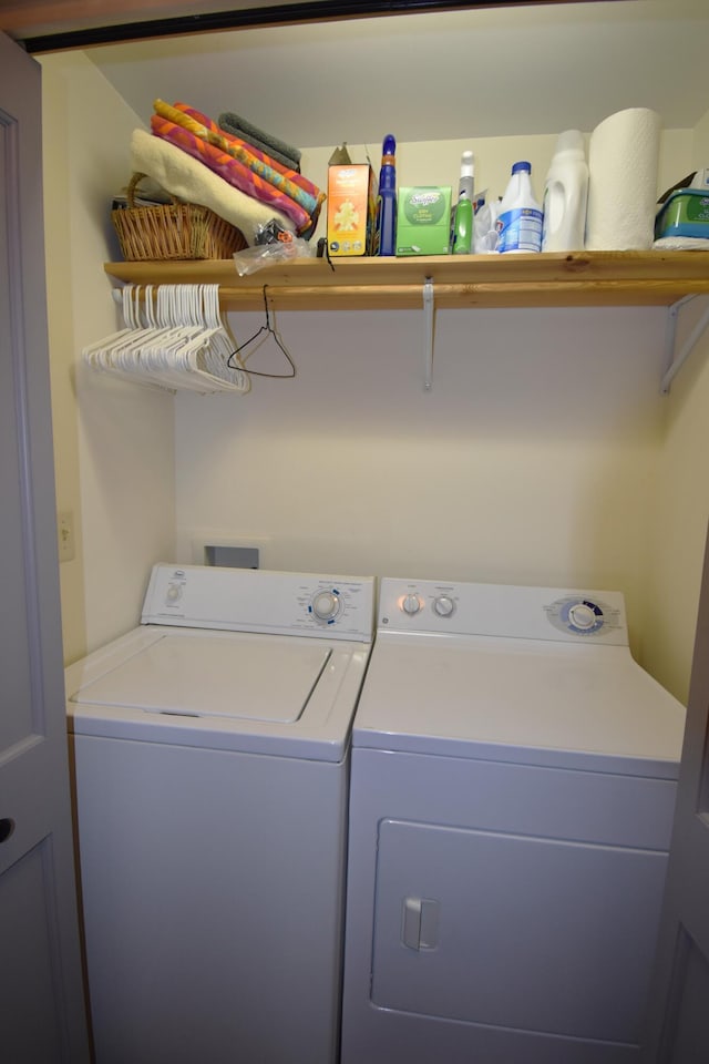 107 Shady Ln, Newport, ME 04953 - laundry room featuring washer and clothes dryer