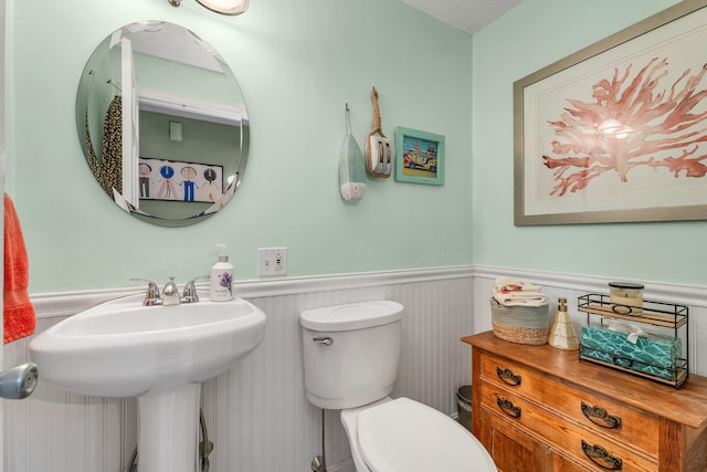 25 Riverview Dr Unit D, North Berwick, ME 03906 - bathroom featuring a wainscoted wall and toilet