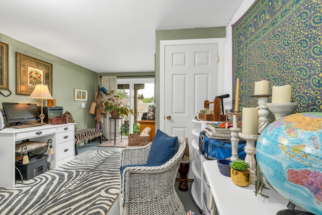 25 Riverview Dr Unit D, North Berwick, ME 03906 - living area featuring wallpapered walls and a desk