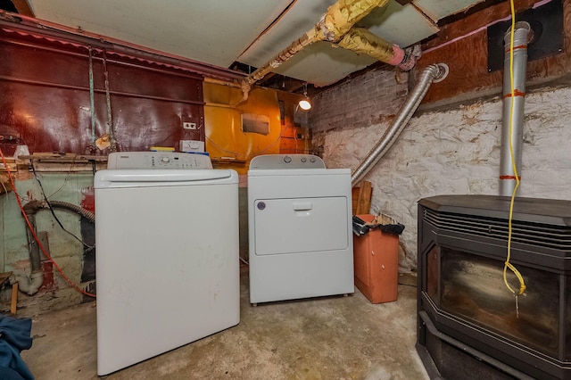 12 Court St, Rochester, NH 03867 - laundry room with washing machine and dryer