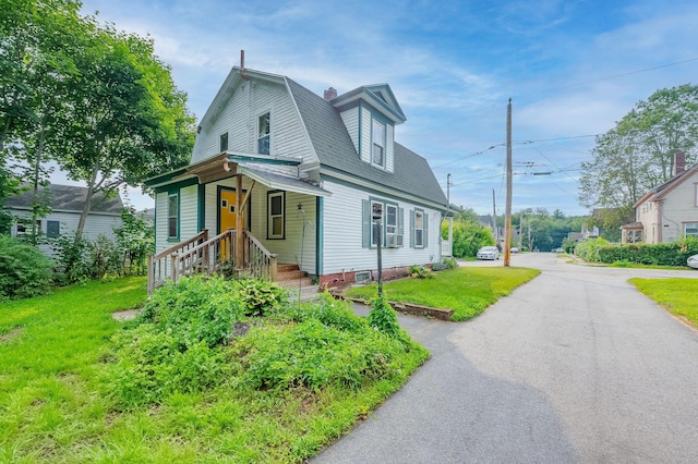 12 Court St, Rochester, NH 03867 - dutch colonial featuring a gambrel roof and a front yard