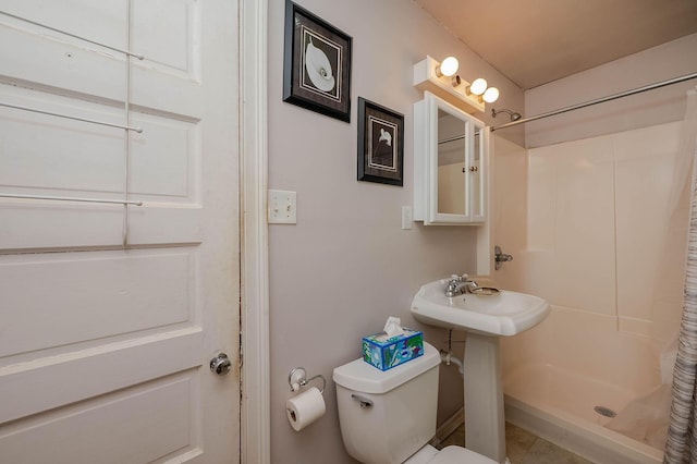 12 Court St, Rochester, NH 03867 - bathroom with toilet and a shower