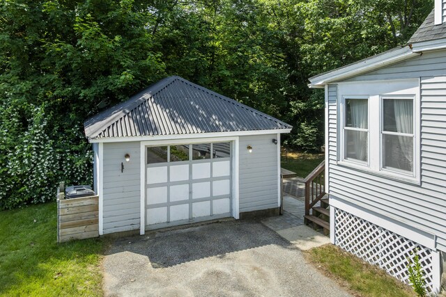 8 Riverview Ave, Lewiston, ME 04240 - detached garage with driveway