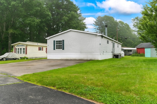 26 Caincrest Rd, York, ME 03909 - view of side of property with a lawn