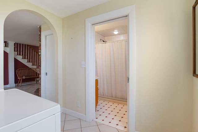 511 Webhannet Dr, Wells, ME 04090 - hall featuring washer / dryer, arched walkways, and stairs