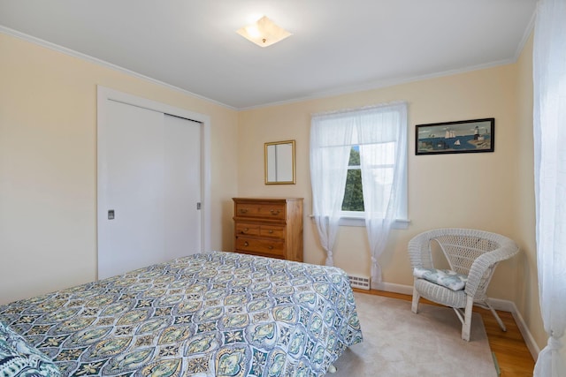 511 Webhannet Dr, Wells, ME 04090 - bedroom featuring ornamental molding and a closet