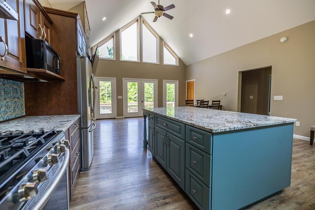62 Mcnally Rd, Saint Albans, ME 04971