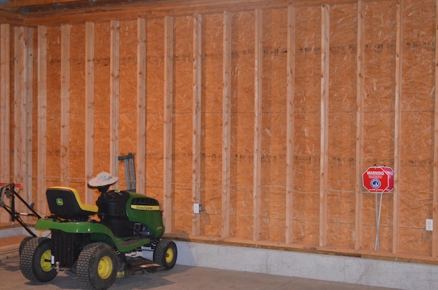 125 Carver Rd E, Monmouth, ME 04259 - view of garage