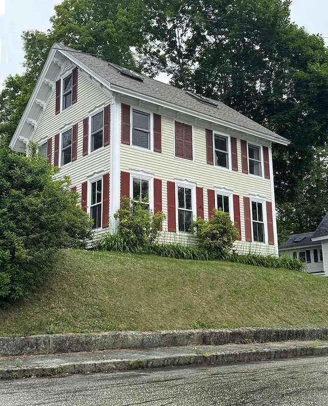 19 Union St, Hallowell, ME 04347 - colonial house featuring a front yard