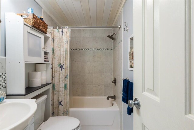 25 Pine View Ridge Rd, Boothbay, ME 04537 - full bath with toilet and shower / bath combo with shower curtain