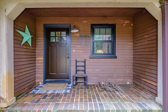 860 Gardiner Rd, Wiscasset, ME 04578 - property entrance with a porch