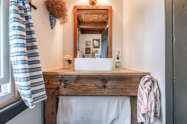 860 Gardiner Rd, Wiscasset, ME 04578 - bathroom with vanity