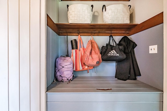 860 Gardiner Rd, Wiscasset, ME 04578 - view of mudroom
