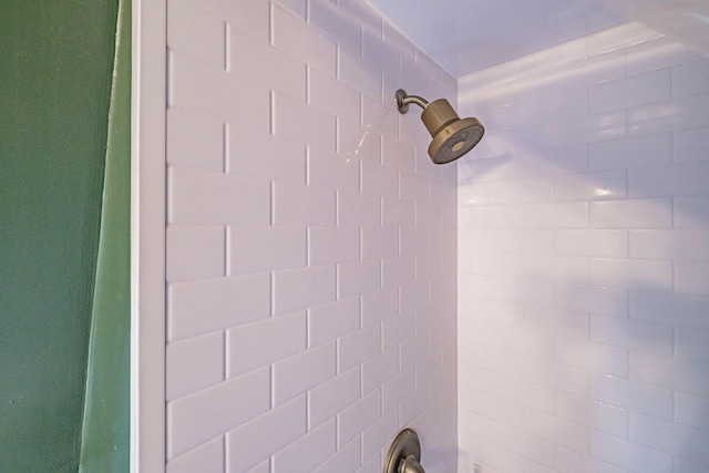 860 Gardiner Rd, Wiscasset, ME 04578 - bathroom view of a shower