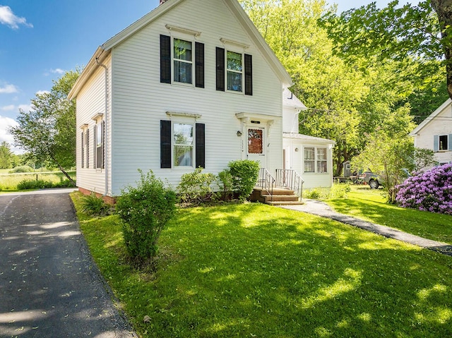 131 Russell Ave, Rockport, ME 04856 - view of front of house with a front lawn