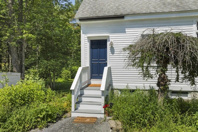 416 River Rd, Edgecomb, ME 04556 - property entrance featuring a shingled roof