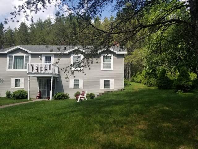 14 Reach Rd, Presque Isle, ME 04769 - back of property featuring a yard
