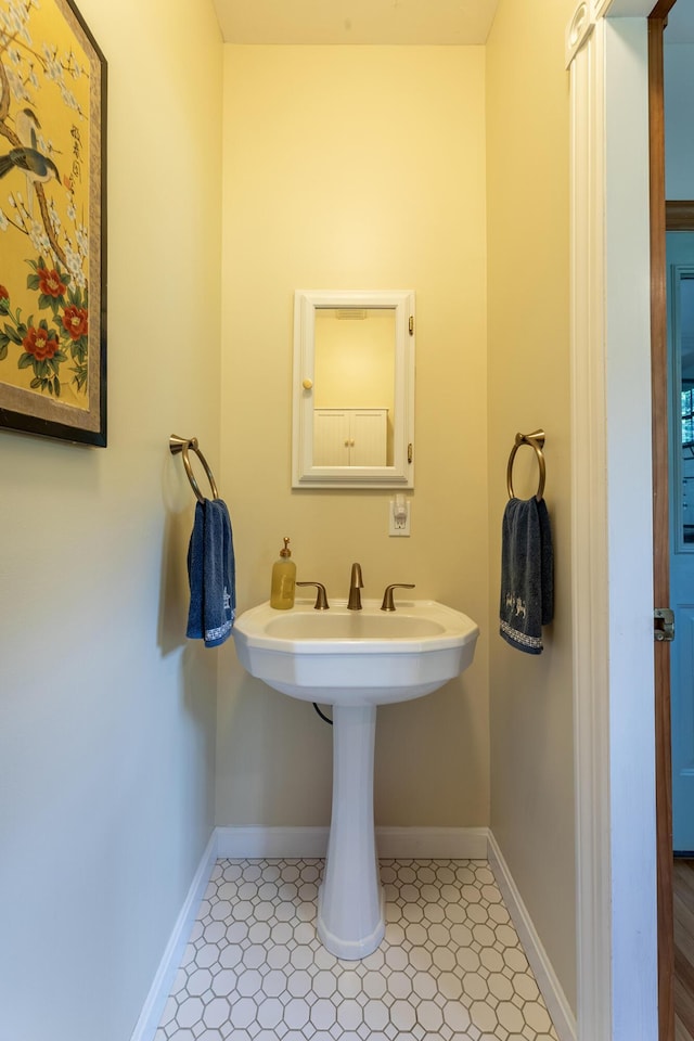 270 Park St, Rockport, ME 04856 - bathroom featuring baseboards