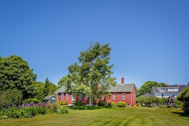 5 Chestnut St, Vinalhaven, ME 04863 - view of front of home with a front lawn and a chimney