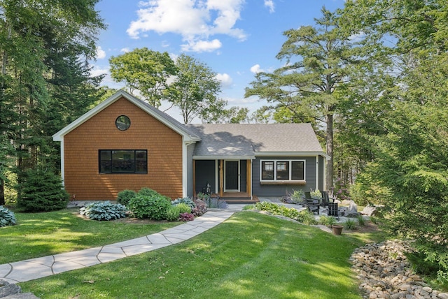 7 Coven Hill Ln, South Bristol, ME 04568 - view of front of house featuring a front lawn and roof with shingles