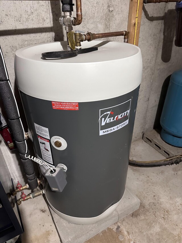 64 Litchfield Rd, Bowdoin, ME 04287 - utilities with water heater