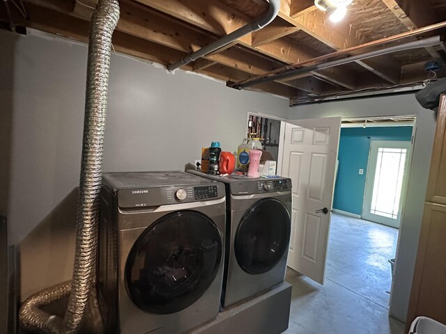 64 Litchfield Rd, Bowdoin, ME 04287 - laundry room with washer and dryer