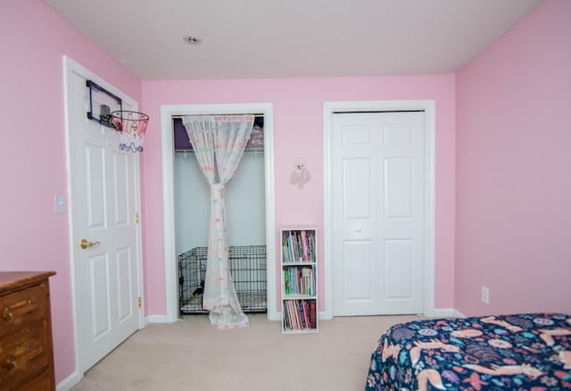 9 St James Pl, Lewiston, ME 04240 - carpeted bedroom featuring baseboards