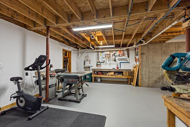 34 Cari Way, Sidney, ME 04330 - exercise area with a workshop area