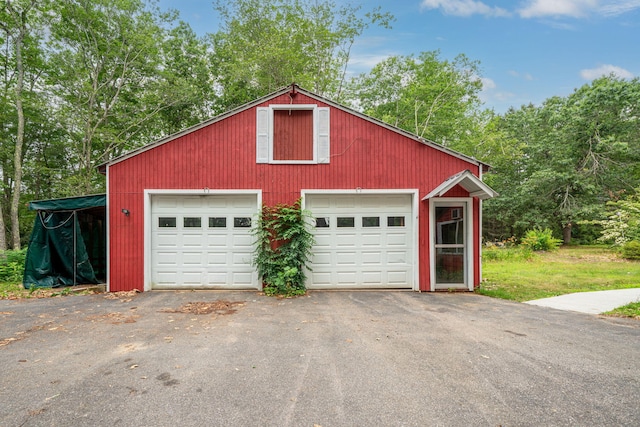 219 Mouse Ln, Alfred, ME 04002 - detached garage with asphalt driveway