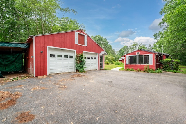 219 Mouse Ln, Alfred, ME 04002 - detached garage with driveway
