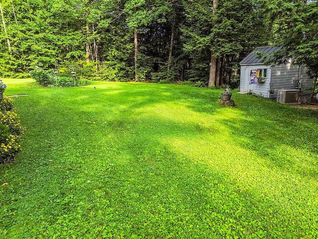 1 Castle View Ln, Belgrade, ME 04917 - view of green lawn featuring a storage shed