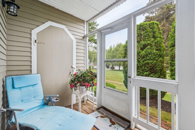 239 Sea Rd Unit 32, Kennebunk, ME 04043 - sunroom with plenty of natural light