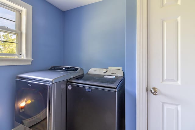 34 Perk Orock Landing Rd, Orono, ME 04473 - laundry room with independent washer and dryer
