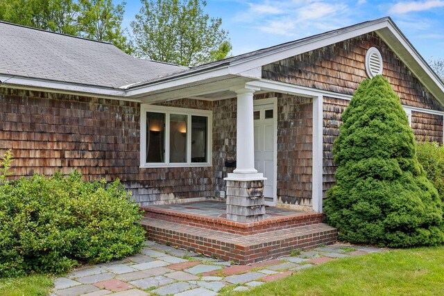 13 Community House Rd, Kennebunkport, ME 04046 - property entrance featuring roof with shingles