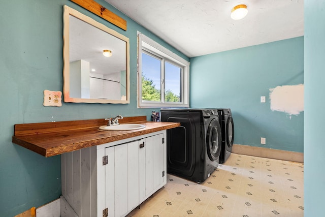 276 W St, Biddeford, ME 04005 - laundry room featuring washing machine and dryer and light floors