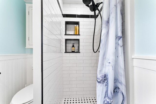 7 Bay Ave Unit 11, Old Orchard Beach, ME 04064 - bathroom with tiled shower and wainscoting