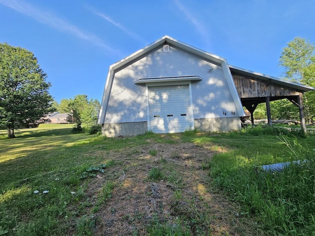 94 Blaisdell Rd, Newport, ME 04953 - view of side of home featuring a lawn and a gambrel roof