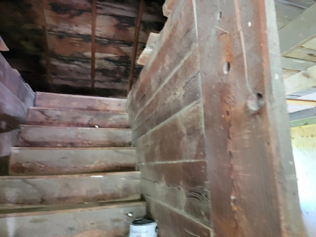 183 Folsom Pond Rd, Lincoln, ME 04457 - view of stairs