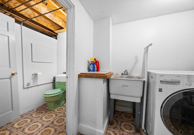 97 Forest Ave, Orono, ME 04473 - laundry room with washer / dryer and tile patterned floors