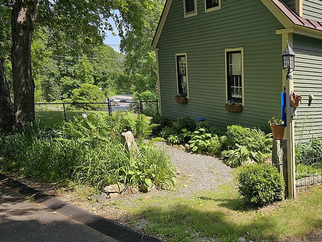 8 Longfellow School Rd, Bristol, ME 04539 - view of side of home