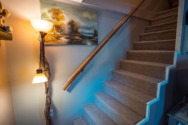 7 Dakin Rd, Turner, ME 04282 - view of stairway