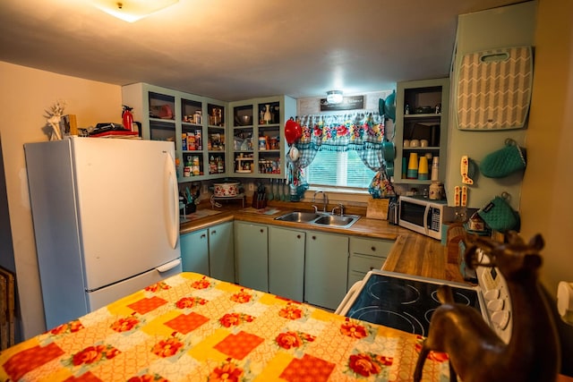 7 Dakin Rd, Turner, ME 04282 - kitchen with freestanding refrigerator and open shelves
