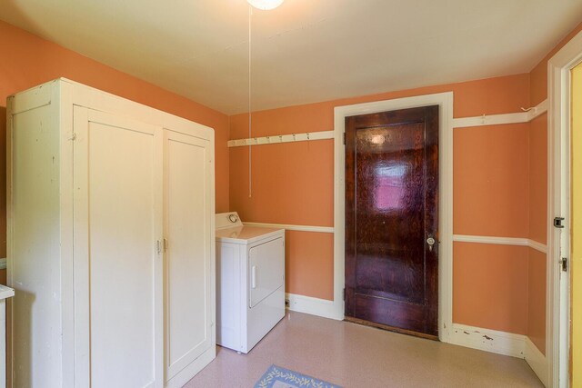 69 W Meadow Rd, Rockland, ME 04841 - washroom with washer / dryer and baseboards