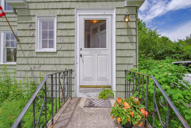 69 W Meadow Rd, Rockland, ME 04841 - property entrance