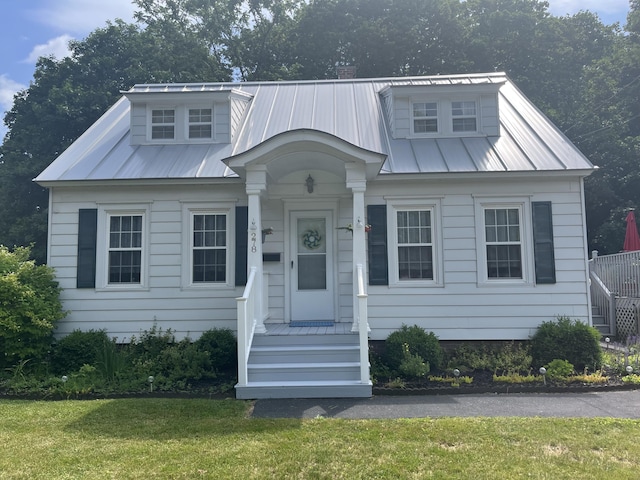 278 S Main St, Auburn, ME 04210 - bungalow with a metal roof and a front yard