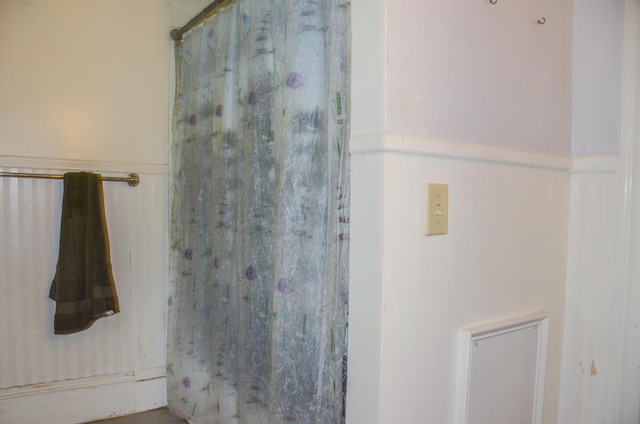 40 Chapel St, Augusta, ME 04330 - full bath with wainscoting and a shower