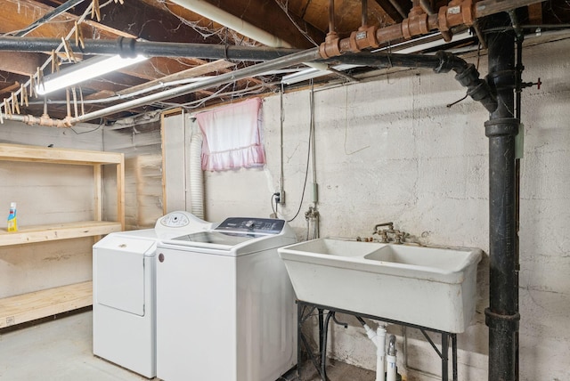 15 Huston Ave, Auburn, ME 04210 - laundry room featuring washing machine and dryer